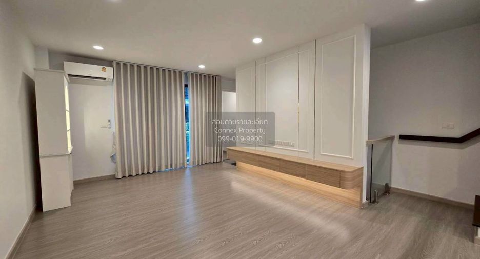 Casa adosada en venta de 3 habitaciones en Bang Khen, Bangkok