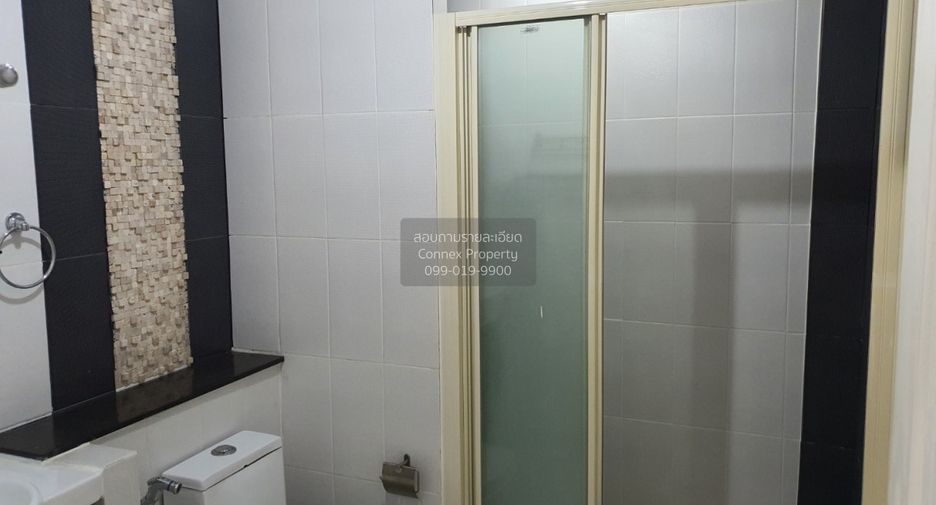 For sale 3 bedrooms townhouse in Watthana, Bangkok