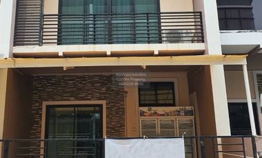 For sale 3 bedrooms townhouse in Watthana, Bangkok