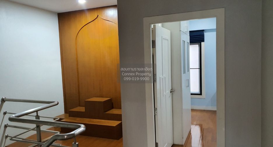 For sale 3 bedrooms townhouse in Watthana, Bangkok