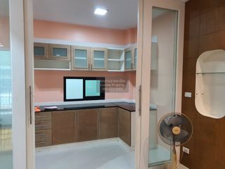 For sale 3 bedrooms townhouse in Watthana, Bangkok