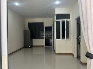 For sale 4 ベッドルーム townhouse in Bang Khae, Bangkok