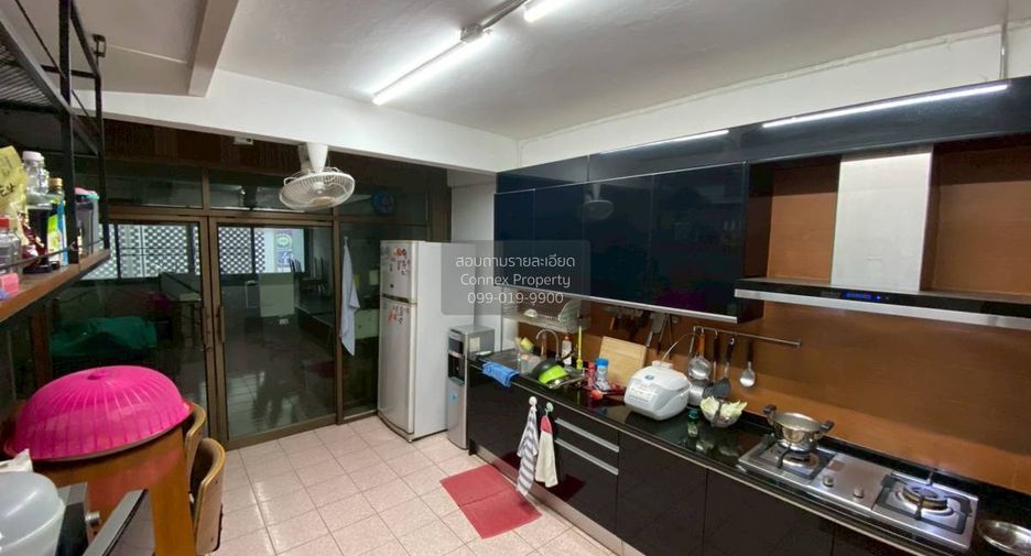 For sale 4 bedrooms retail Space in Sathon, Bangkok