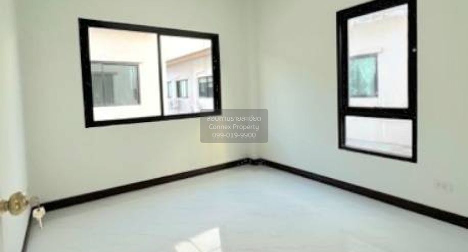 For sale 4 bedrooms townhouse in Bang Khun Thian, Bangkok