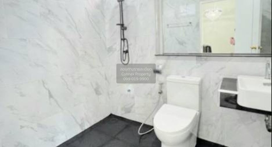 For sale 4 bedrooms townhouse in Bang Khun Thian, Bangkok