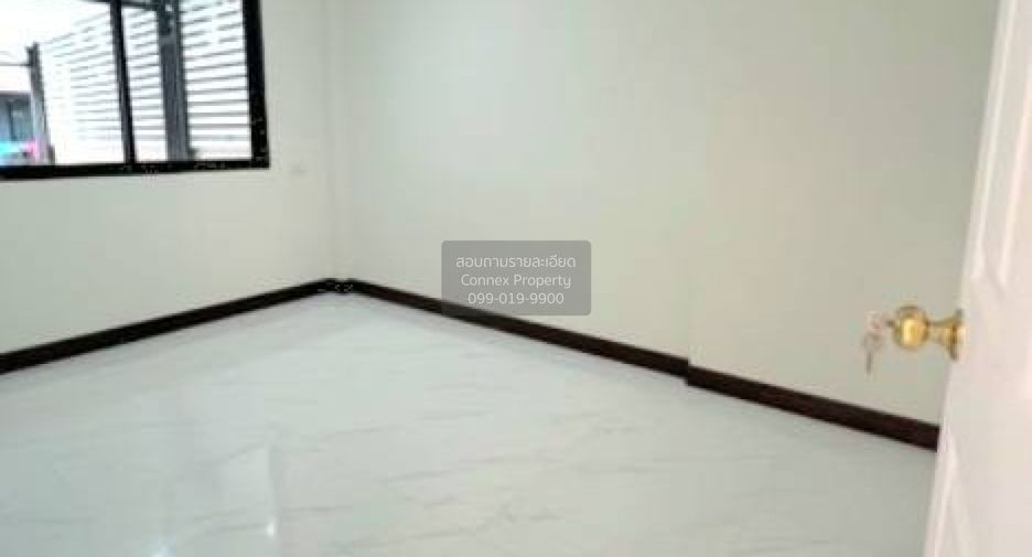 For sale 4 bedrooms townhouse in Bang Khun Thian, Bangkok