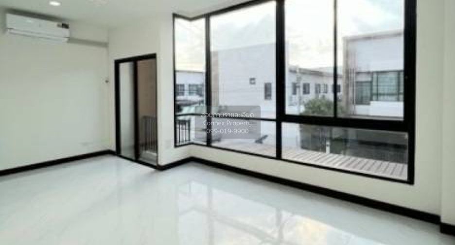 For sale 4 bedrooms townhouse in Bang Khun Thian, Bangkok