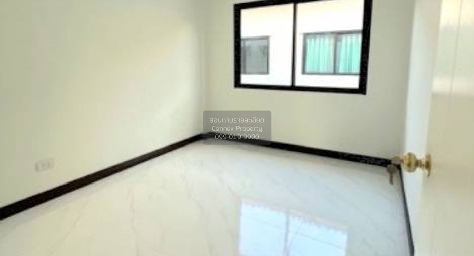 For sale 4 bedrooms townhouse in Bang Khun Thian, Bangkok