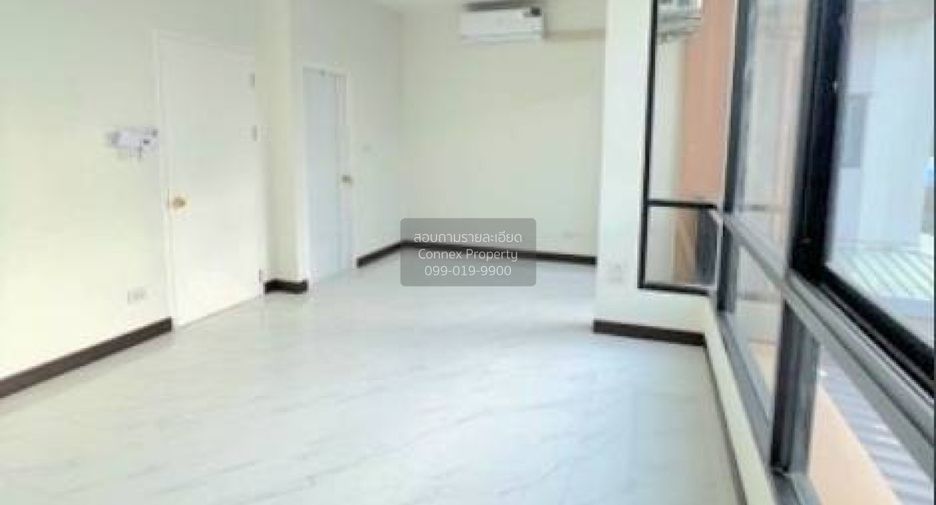 For sale 4 bedrooms townhouse in Bang Khun Thian, Bangkok