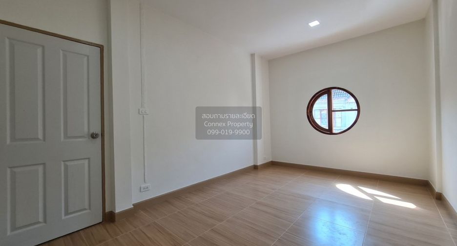 For sale 4 bedrooms townhouse in Khlong Sam Wa, Bangkok
