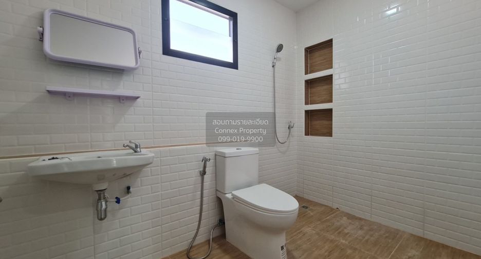 For sale 4 bedrooms townhouse in Khlong Sam Wa, Bangkok