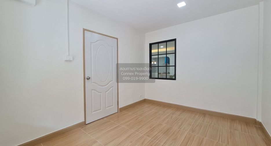 For sale 4 bedrooms townhouse in Khlong Sam Wa, Bangkok