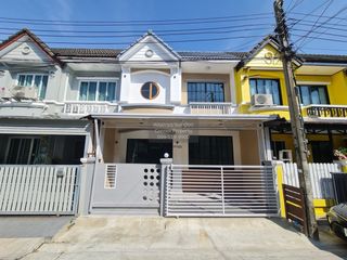For sale 4 bedrooms townhouse in Khlong Sam Wa, Bangkok