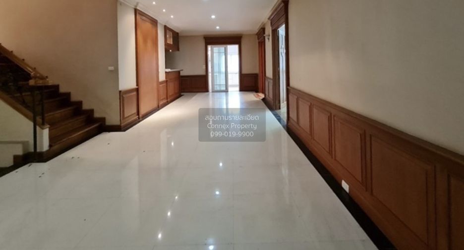 For sale 5 bedrooms house in Thawi Watthana, Bangkok