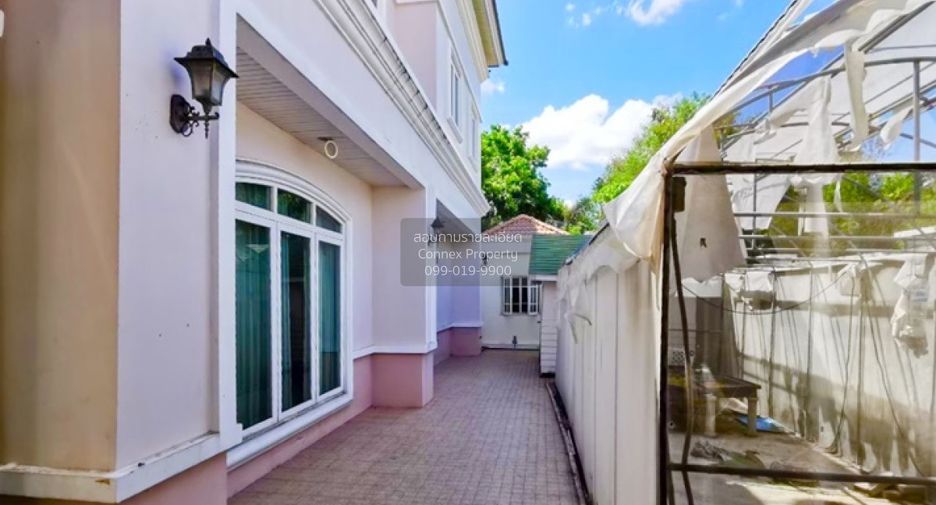 For sale 5 bedrooms house in Thawi Watthana, Bangkok