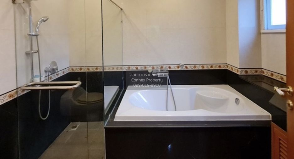 For sale 5 bedrooms house in Thawi Watthana, Bangkok