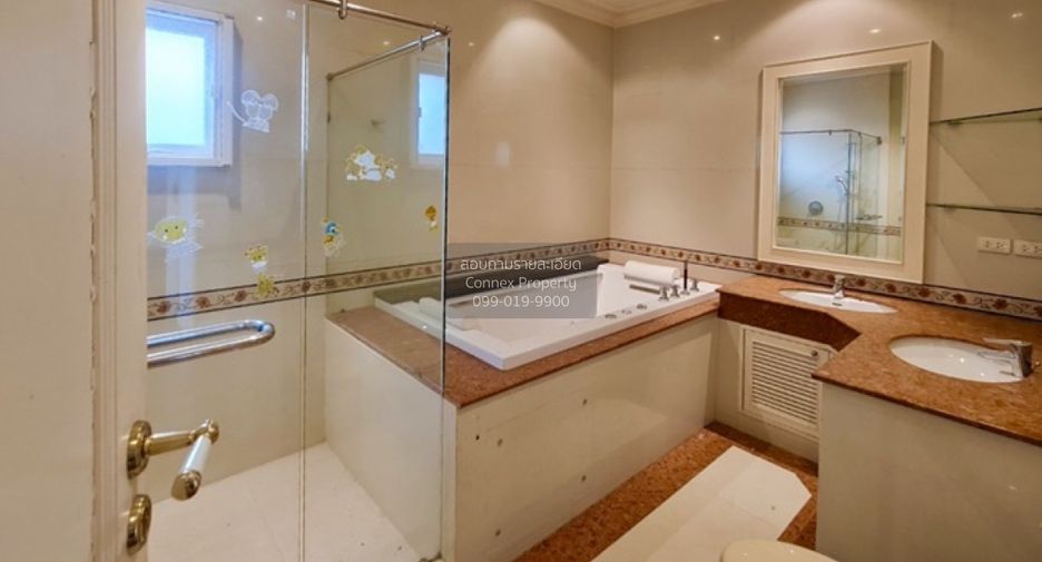 For sale 5 bedrooms house in Thawi Watthana, Bangkok