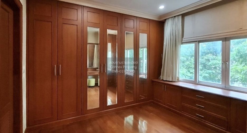 For sale 5 bedrooms house in Thawi Watthana, Bangkok