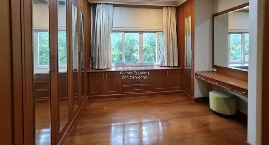 For sale 5 bedrooms house in Thawi Watthana, Bangkok