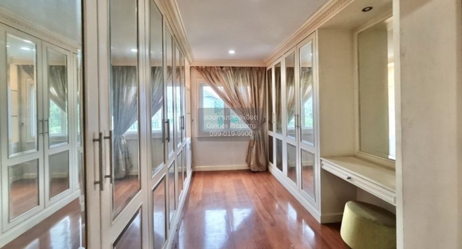 For sale 5 bedrooms house in Thawi Watthana, Bangkok