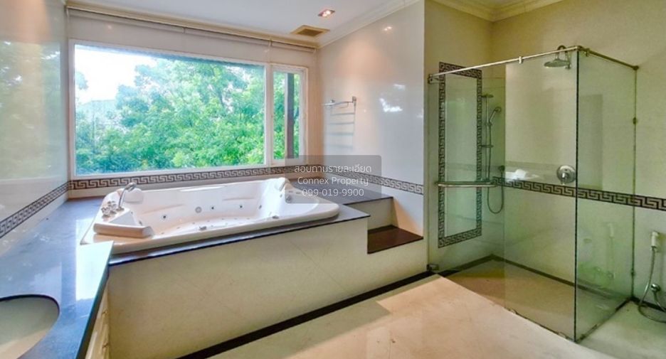 For sale 5 bedrooms house in Thawi Watthana, Bangkok