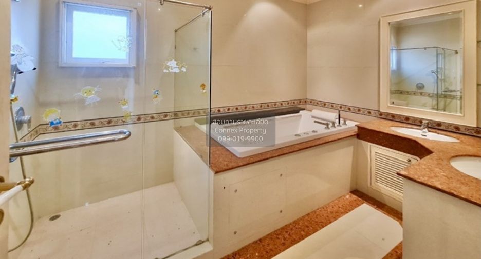 For sale 5 bedrooms house in Thawi Watthana, Bangkok