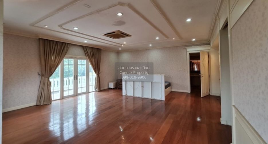 For sale 5 bedrooms house in Thawi Watthana, Bangkok
