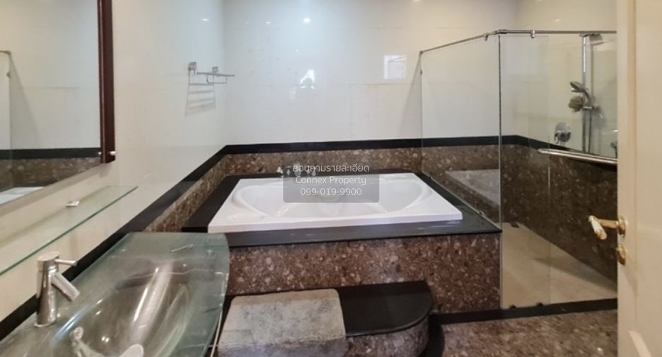 For sale 5 bedrooms house in Thawi Watthana, Bangkok