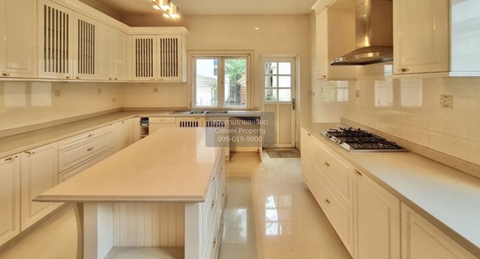 For sale 5 bedrooms house in Thawi Watthana, Bangkok
