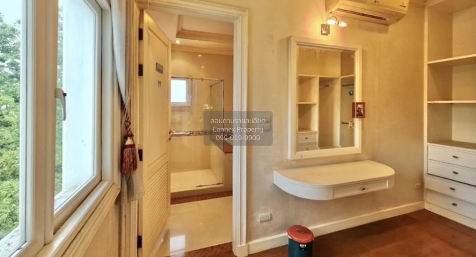 For sale 5 bedrooms house in Thawi Watthana, Bangkok