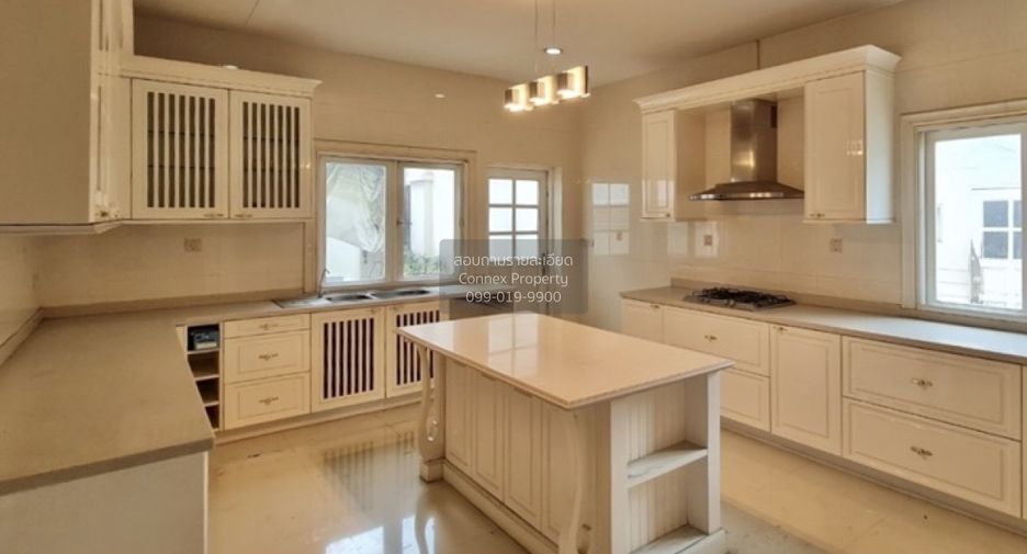 For sale 5 bedrooms house in Thawi Watthana, Bangkok