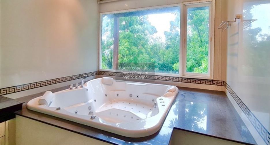For sale 5 bedrooms house in Thawi Watthana, Bangkok