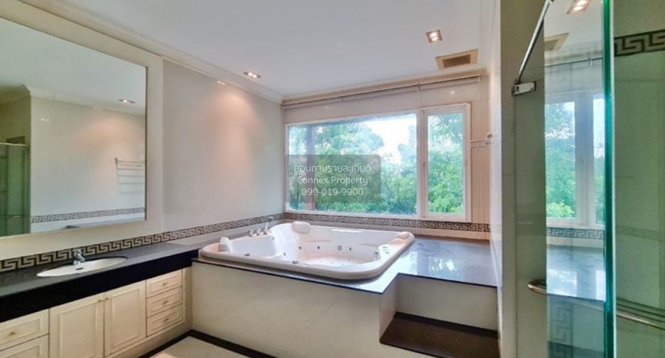 For sale 5 bedrooms house in Thawi Watthana, Bangkok