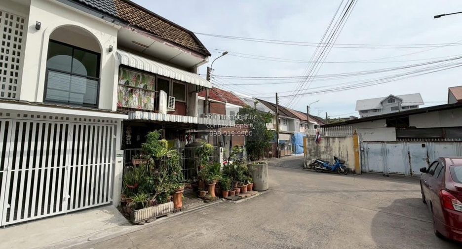 For sale 2 ベッドルーム townhouse in Lat Phrao, Bangkok