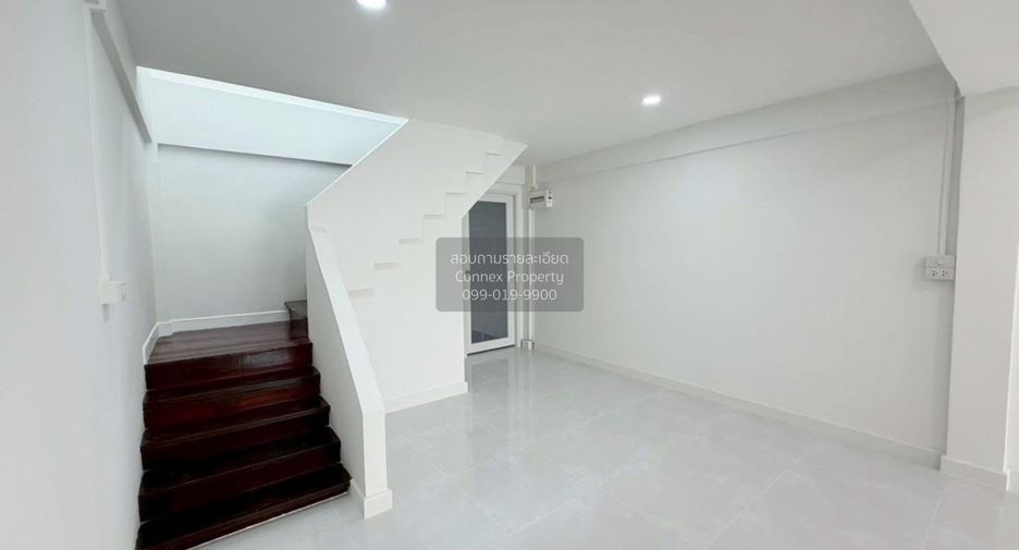 For sale 2 ベッドルーム townhouse in Lat Phrao, Bangkok