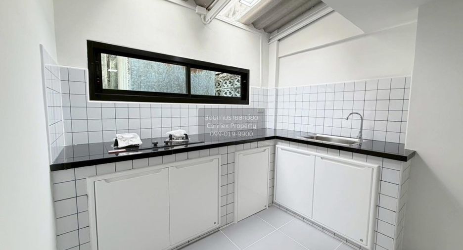 For sale 2 ベッドルーム townhouse in Lat Phrao, Bangkok