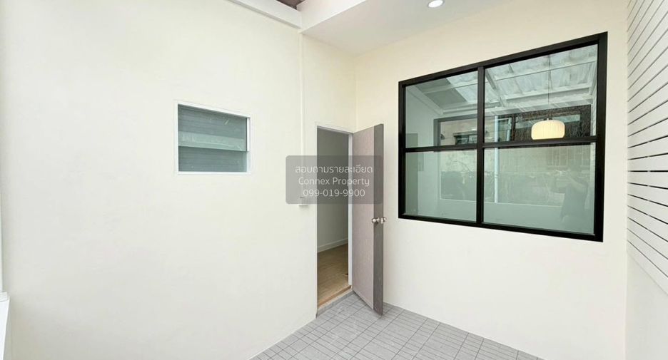 For sale 2 ベッドルーム townhouse in Lat Phrao, Bangkok