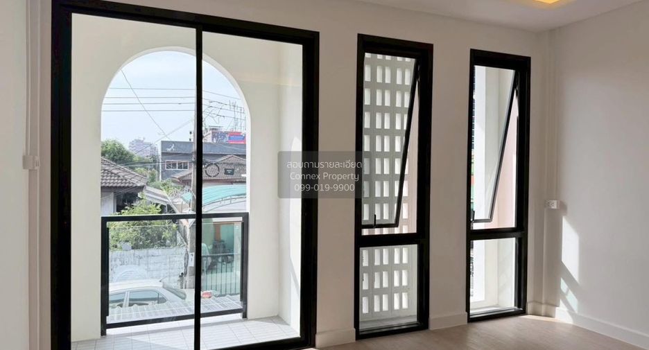 For sale 2 ベッドルーム townhouse in Lat Phrao, Bangkok
