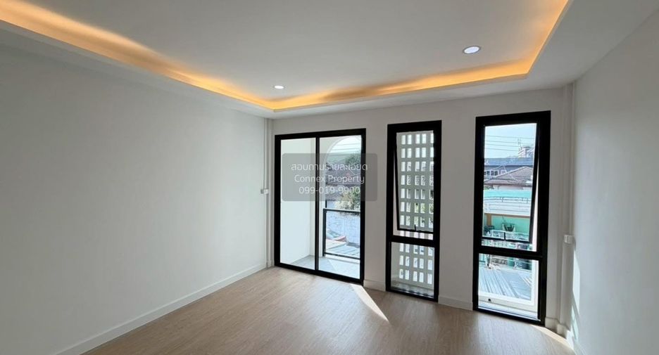 For sale 2 ベッドルーム townhouse in Lat Phrao, Bangkok