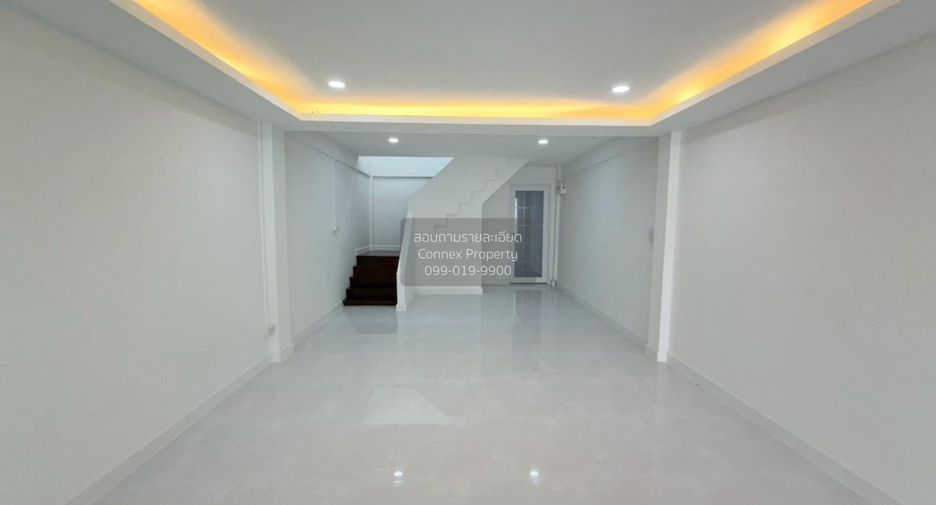 For sale 2 ベッドルーム townhouse in Lat Phrao, Bangkok