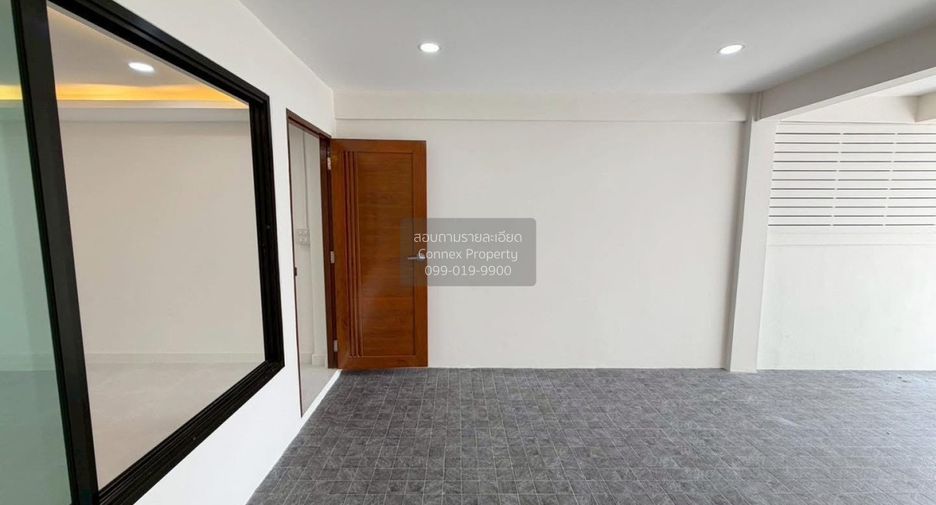For sale 2 ベッドルーム townhouse in Lat Phrao, Bangkok