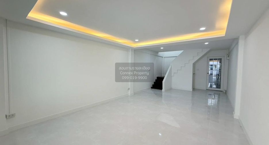 For sale 2 ベッドルーム townhouse in Lat Phrao, Bangkok