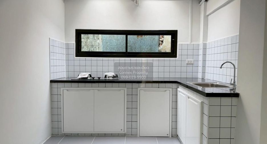 For sale 2 ベッドルーム townhouse in Lat Phrao, Bangkok