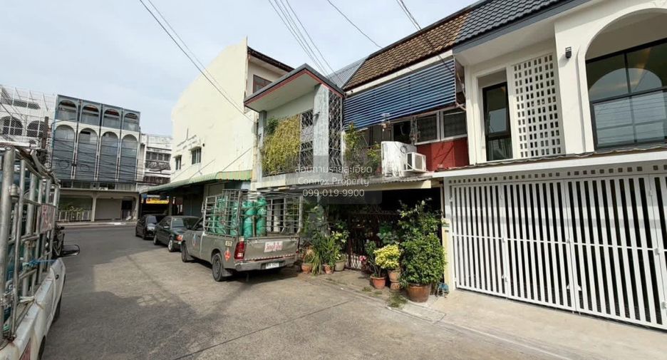 For sale 2 ベッドルーム townhouse in Lat Phrao, Bangkok