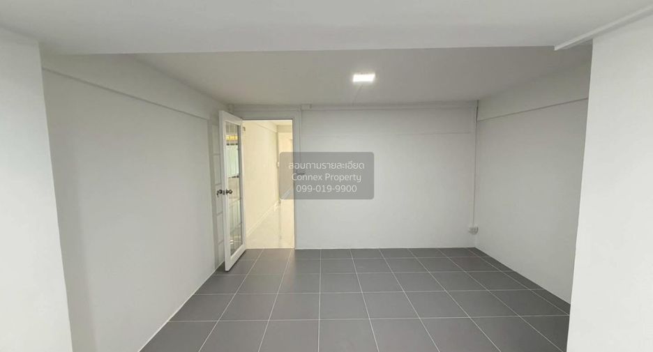 For sale 2 ベッドルーム townhouse in Lat Phrao, Bangkok