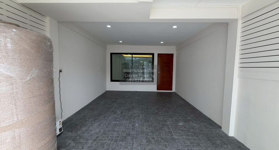 For sale 2 ベッドルーム townhouse in Lat Phrao, Bangkok
