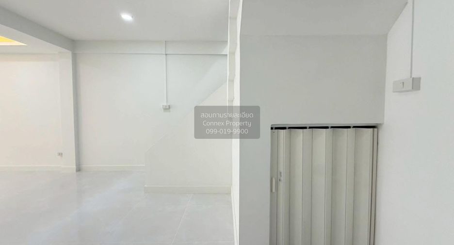 For sale 2 ベッドルーム townhouse in Lat Phrao, Bangkok