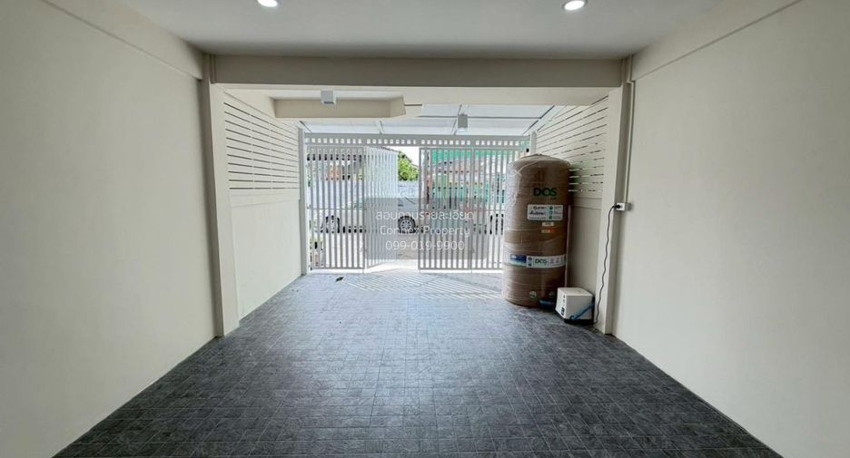 For sale 2 ベッドルーム townhouse in Lat Phrao, Bangkok