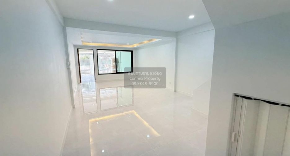 For sale 2 ベッドルーム townhouse in Lat Phrao, Bangkok