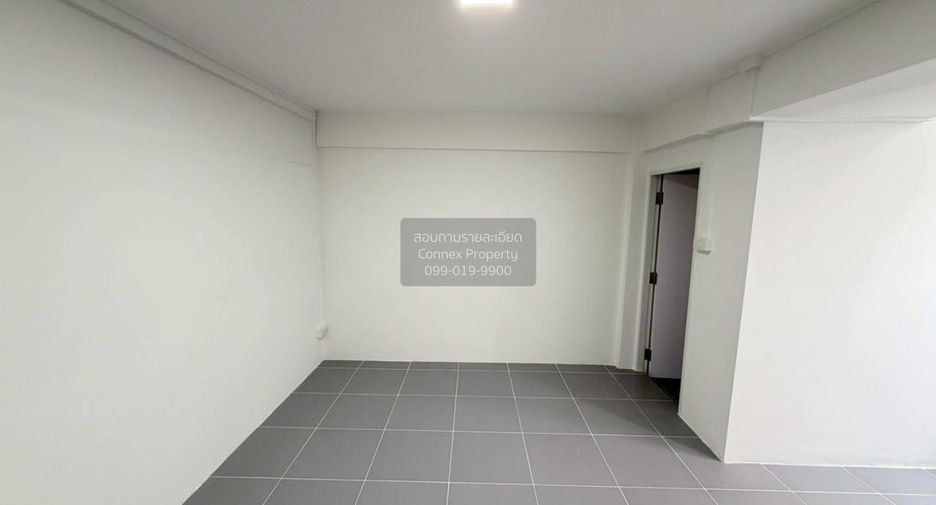 For sale 2 ベッドルーム townhouse in Lat Phrao, Bangkok